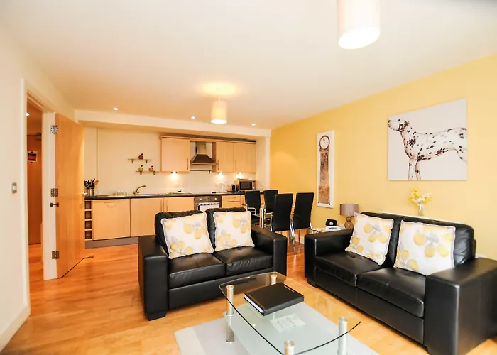 Hotel Your Hamilton Court *