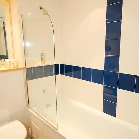 Hotel Your Hamilton Court