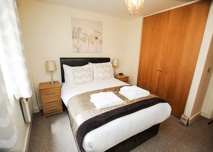 Hotel Your Hamilton Court *