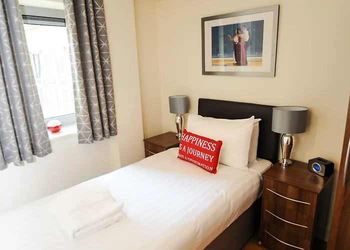 Hotel Your Hamilton Court