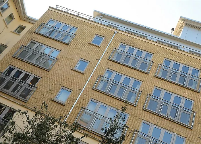 Your Hamilton Court * Bristol